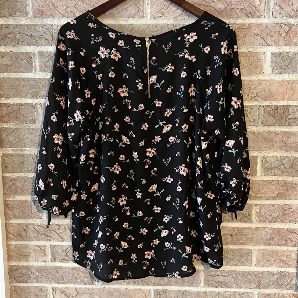 Blouse - Picture 2 of 3